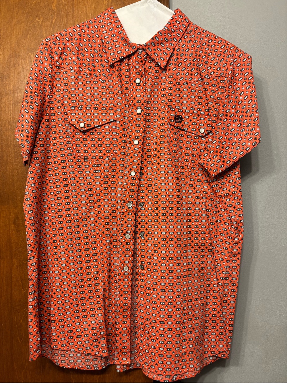 Cinch Women's Short-Sleeve Button-Down Shirt in Coral Geo Print